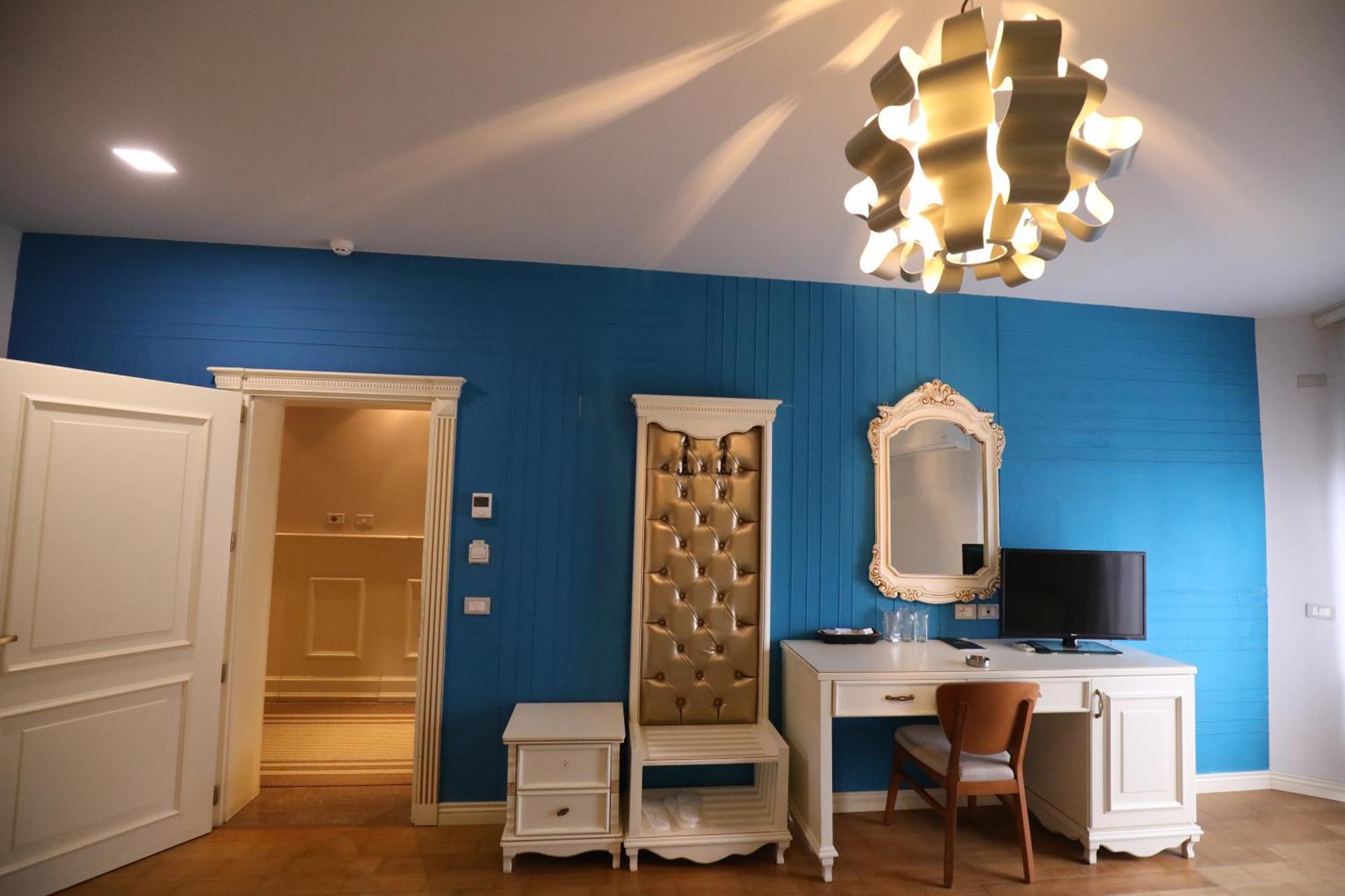 1 Maji Hotel