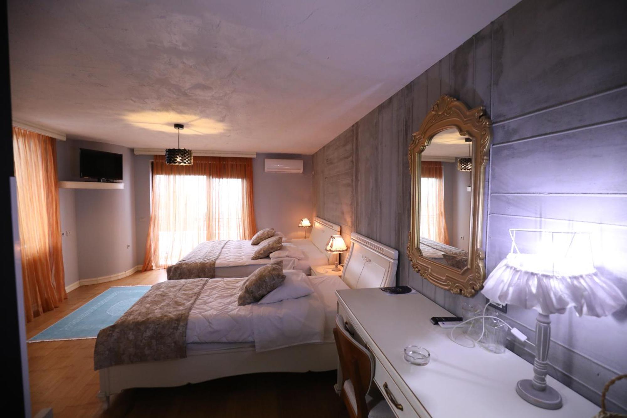 1 Maji Hotel