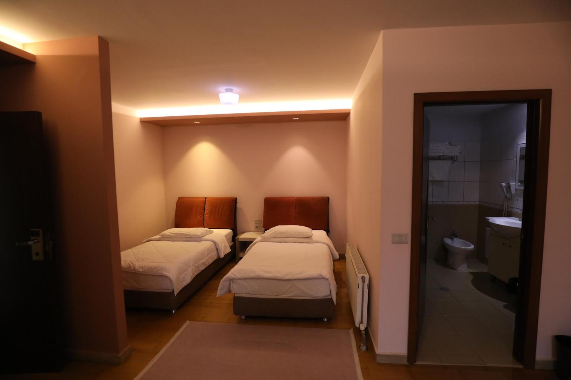 1 Maji Hotel