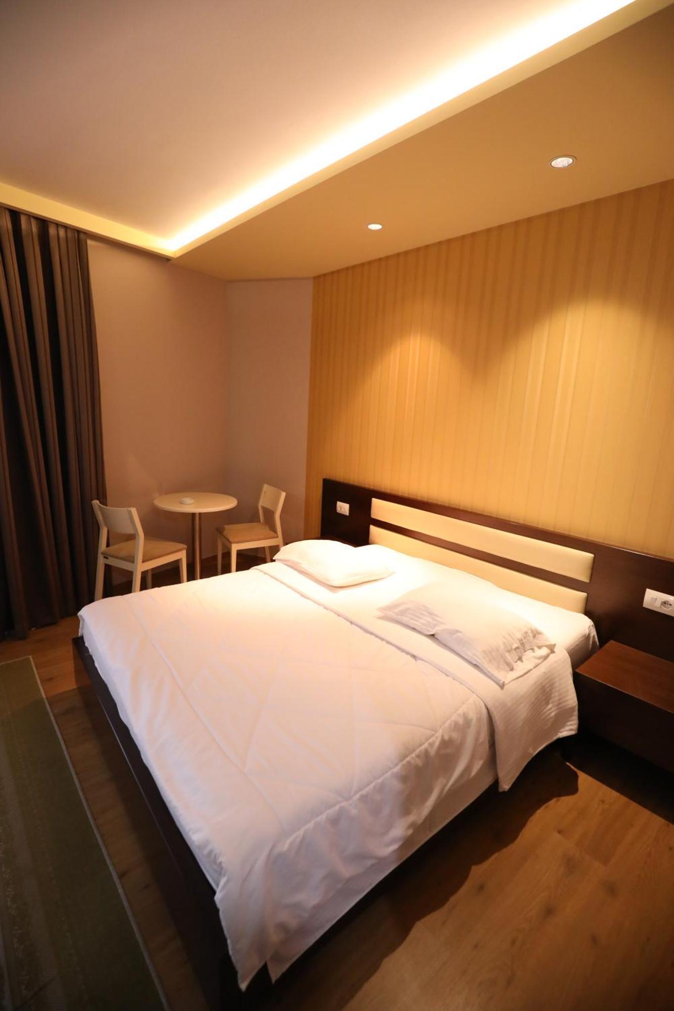 1 Maji Hotel