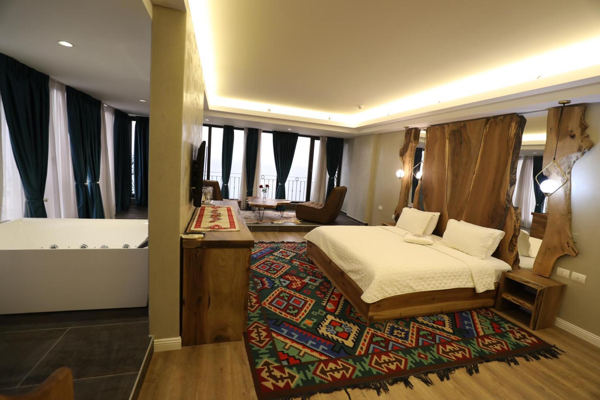 1 Maji Hotel 4*