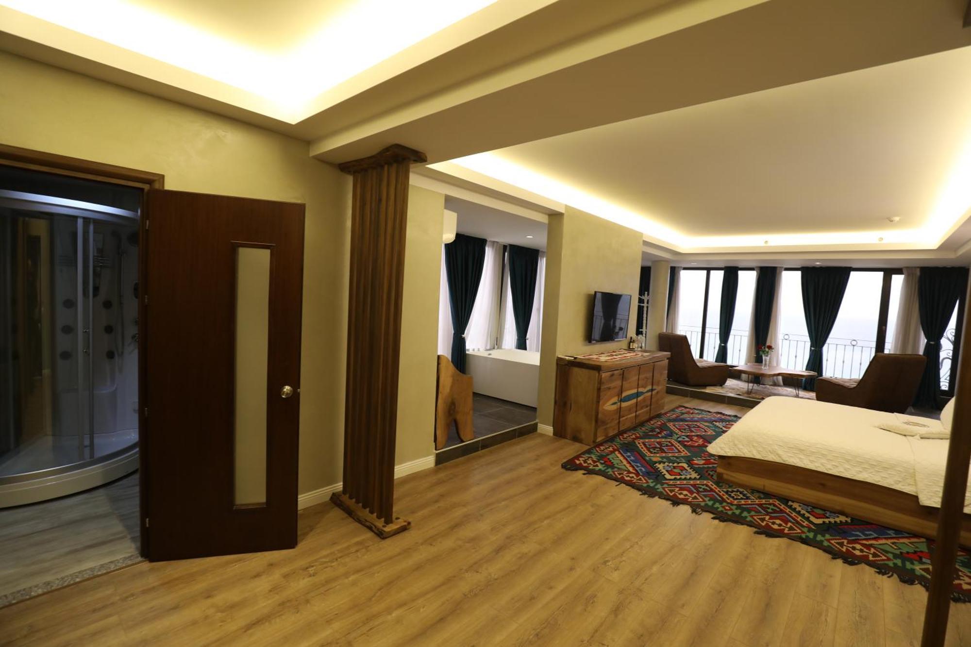 1 Maji Hotel