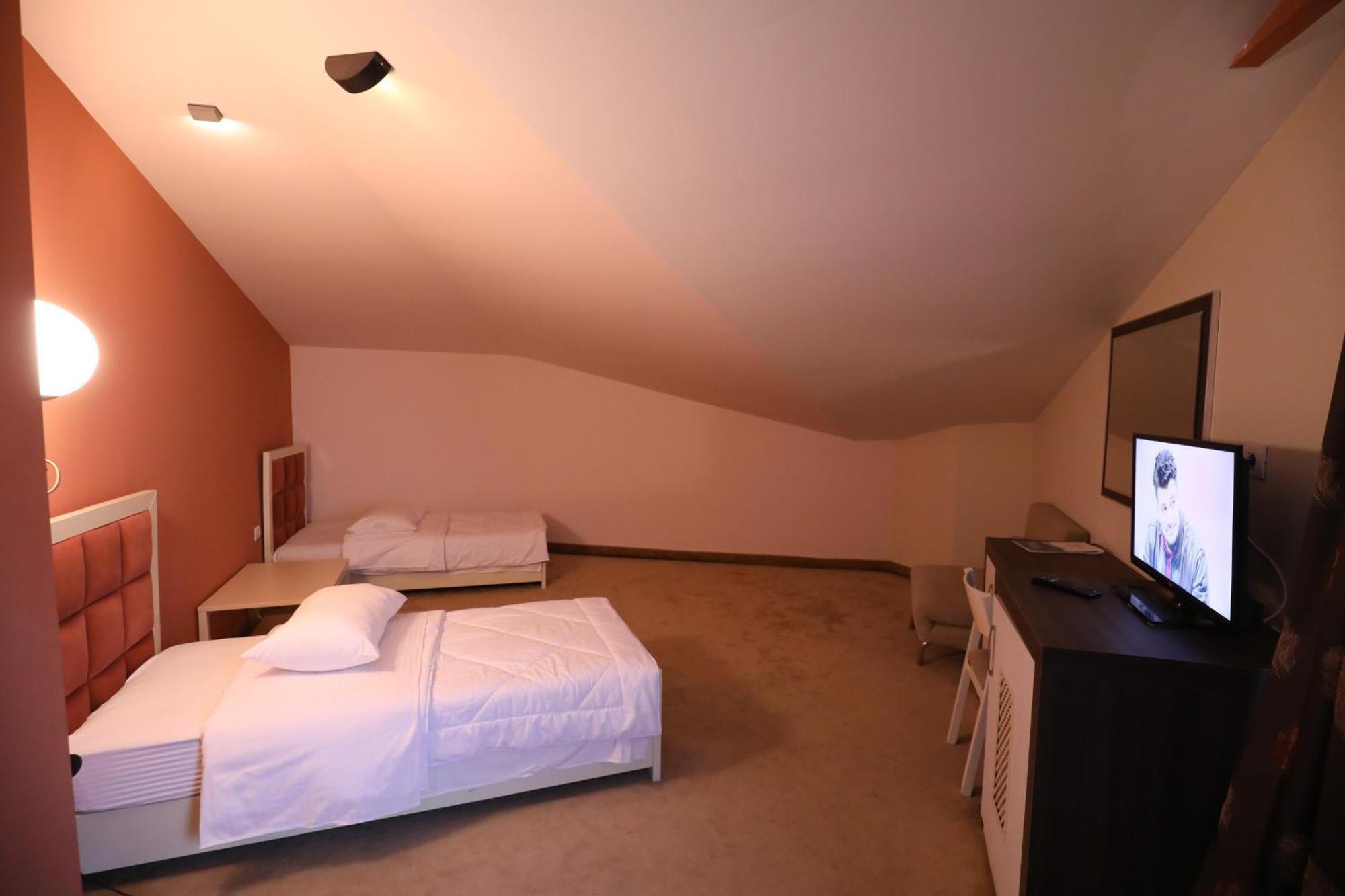 Hotel 1 Maji