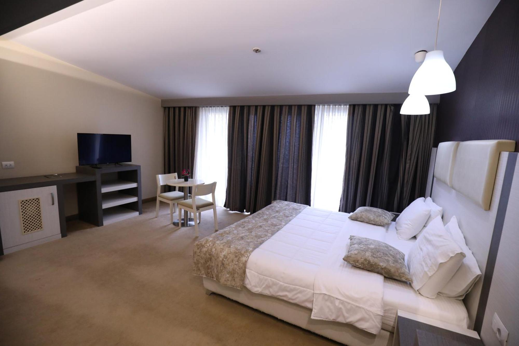1 Maji Hotel