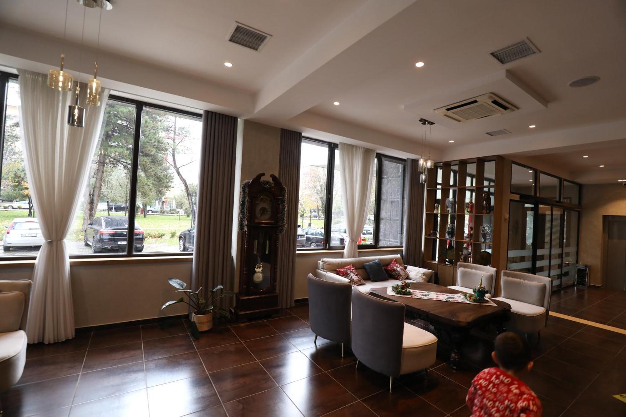 1 Maji Hotel