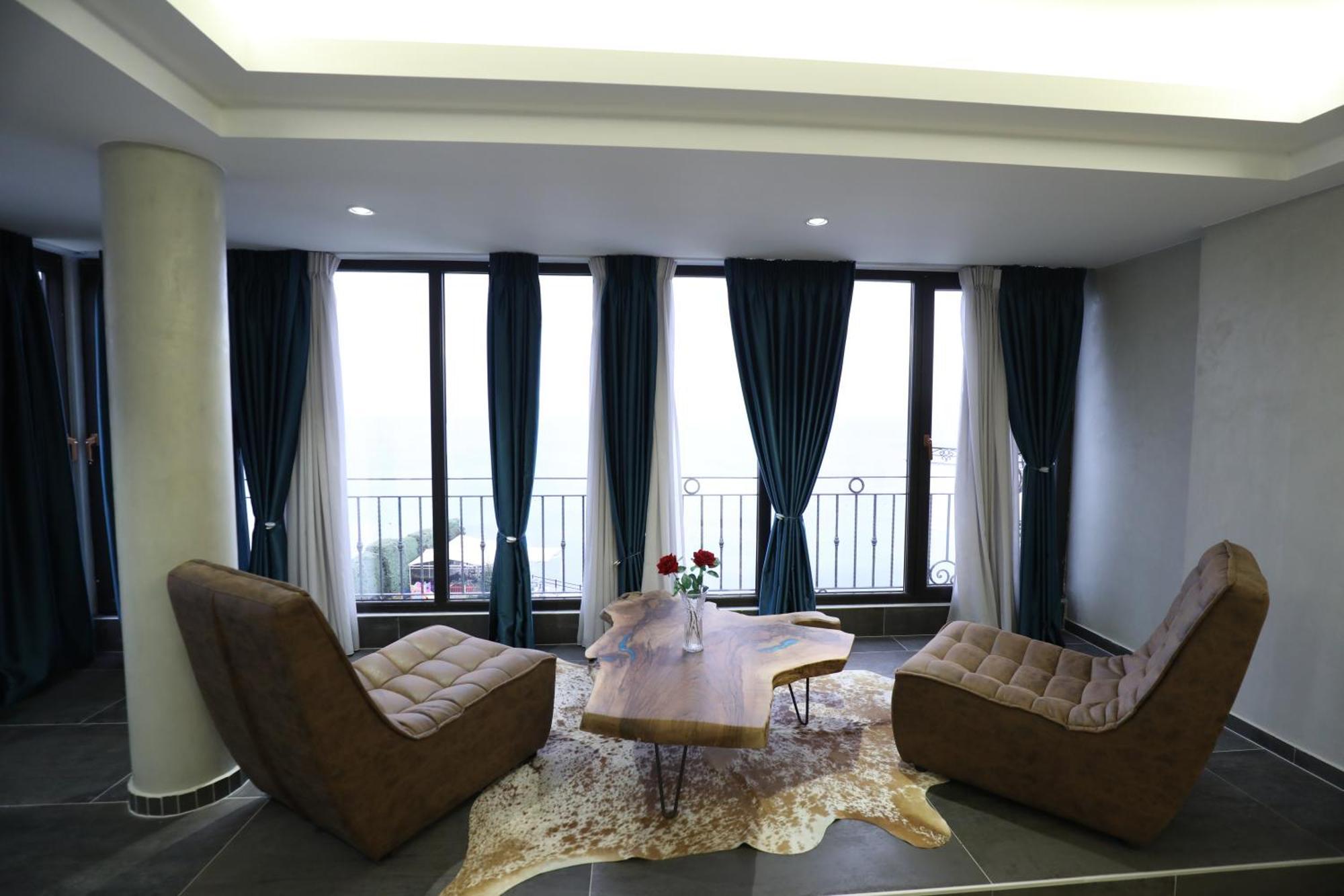 1 Maji Hotel