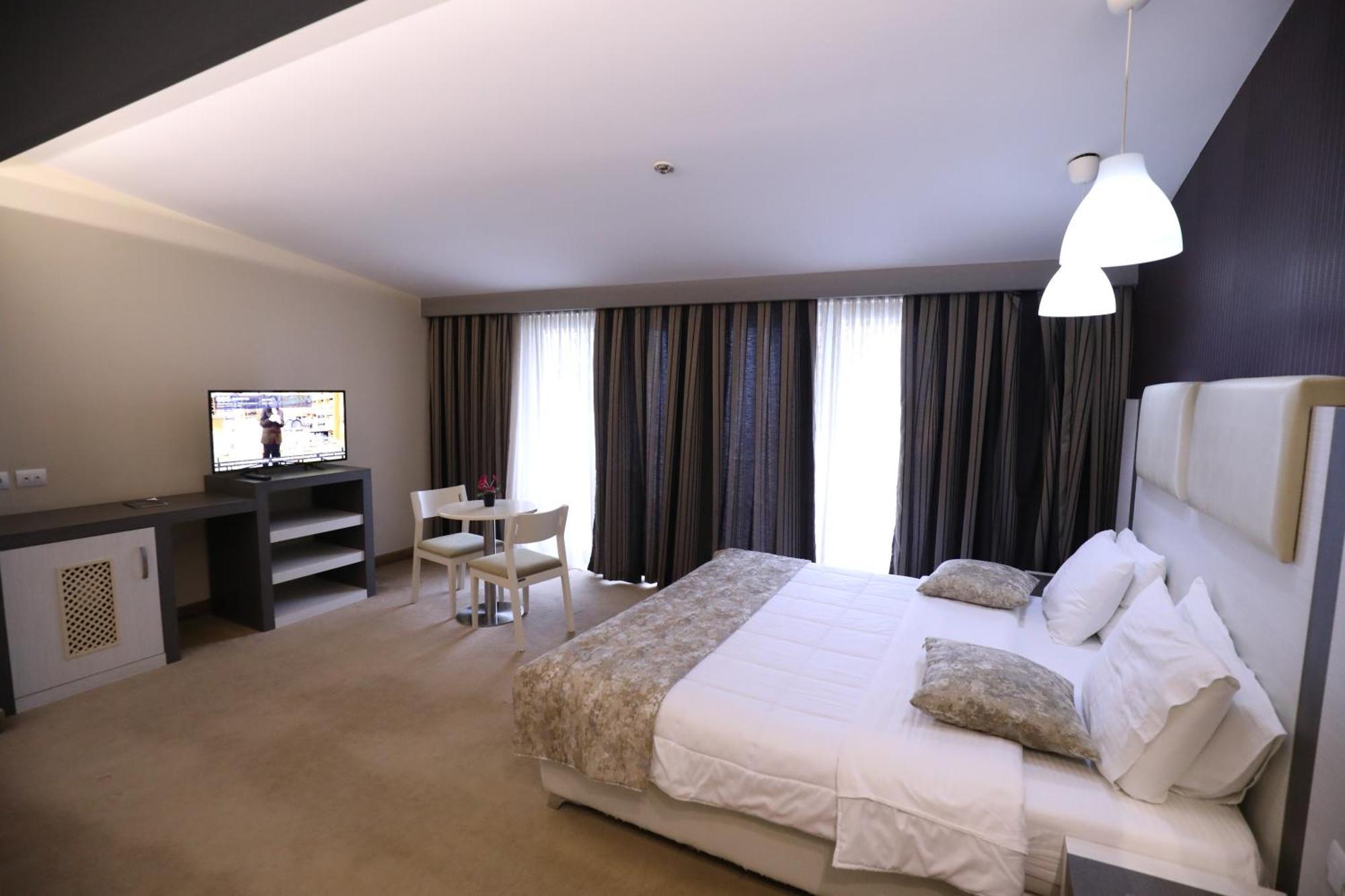 Hotel 1 Maji